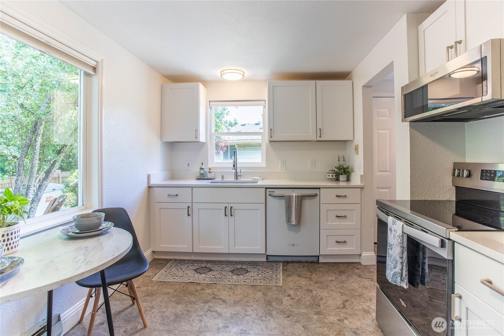 7169 18th Avenue Southwest Seattle, WA 98106 - Photo 4 of 31