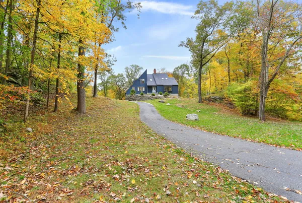 $940,000 | 22 Ledgewood Road, Redding, CT 06896