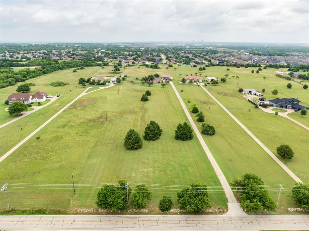 431 Mc Alpin Road Midlothian, TX 76065 - Photo 14 of 18 Expansive green acreage featuring multiple residential properties with individual driveways and mature trees