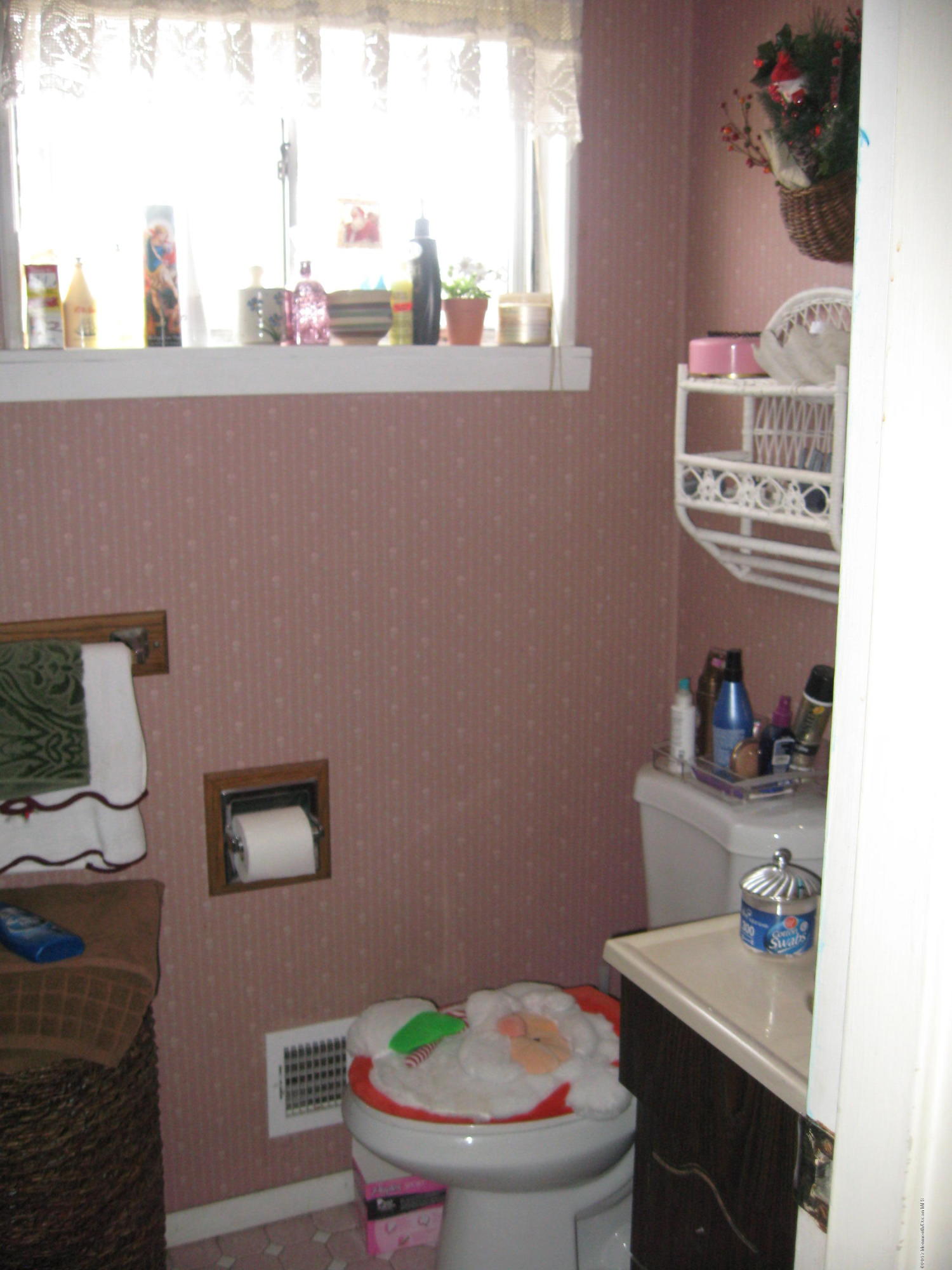 914 Ruth Drive Neptune Township, NJ 07753 - Photo 6 of 13 IMG_0387
