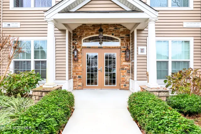 $474,900 | 654 St Andrews Place, Manalapan, NJ 07726