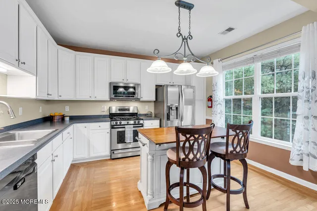 $474,900 | 654 St Andrews Place, Manalapan, NJ 07726