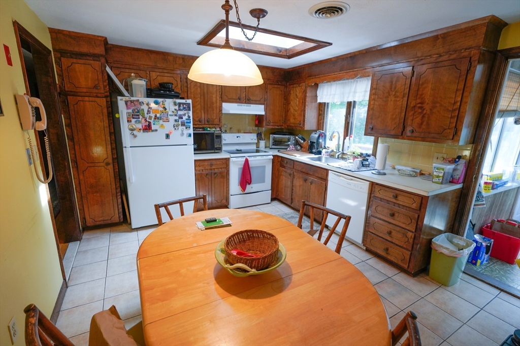 17 Old Farm Road Reading, MA 01867 - Photo 8 of 16