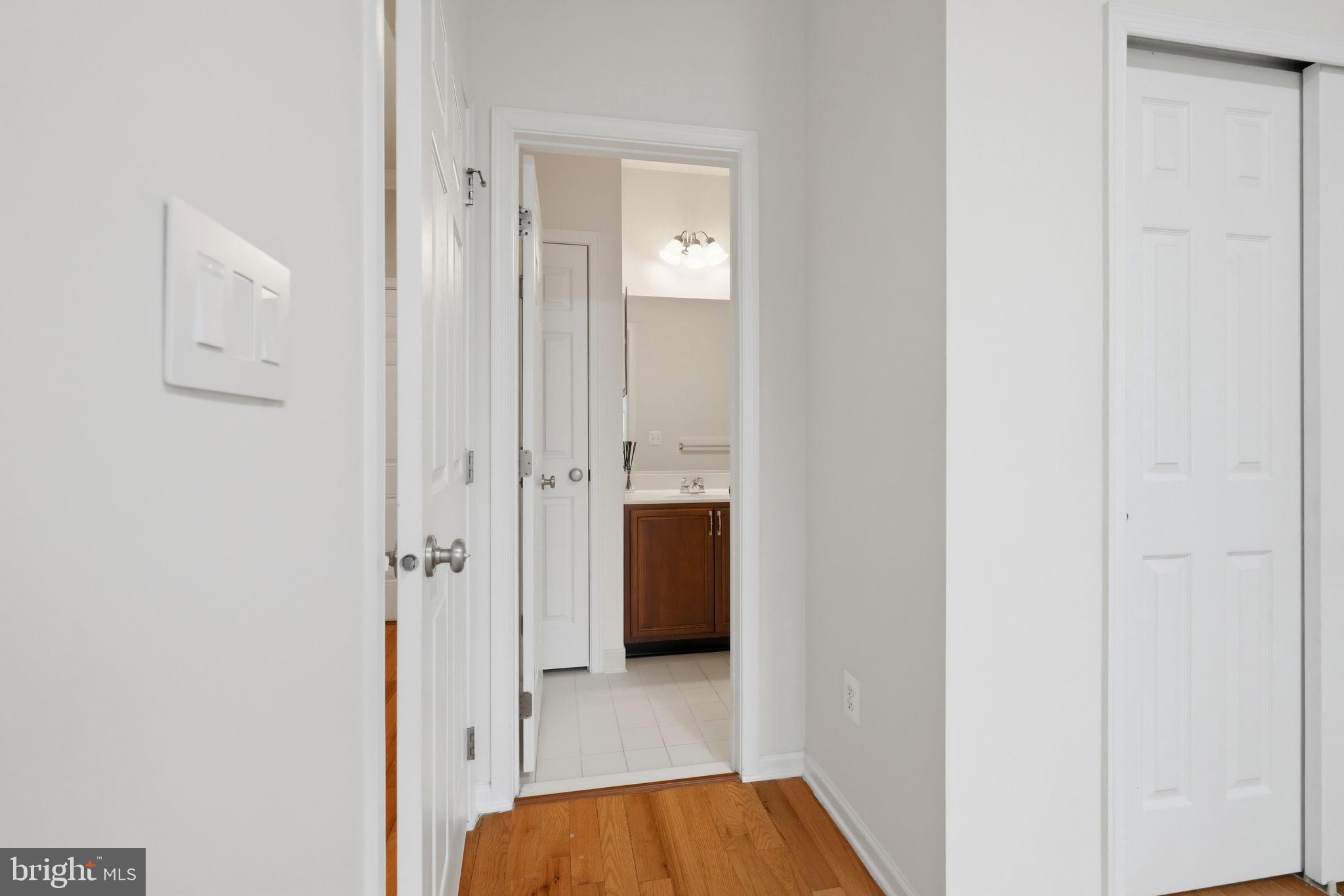 25156 Monteith Terrace Chantilly, VA 20152 - Photo 28 of 72 Inviting hallway with modern charm.