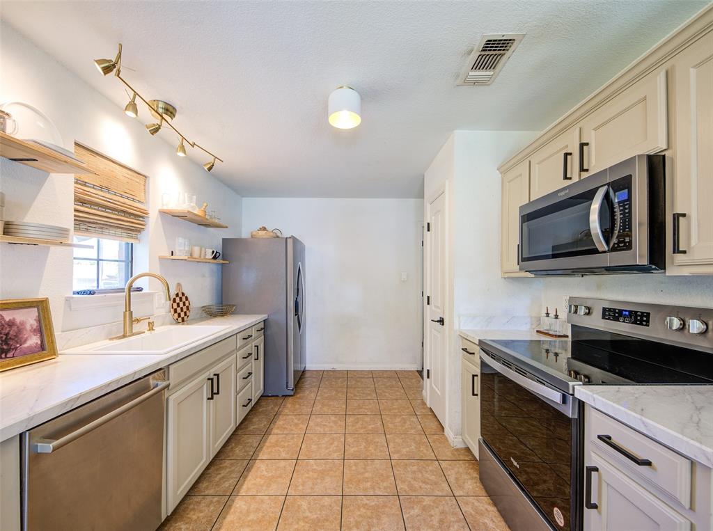 1606 North Mcdonald Avenue, Unit B Decatur, TX 76234 - Photo 7 of 25