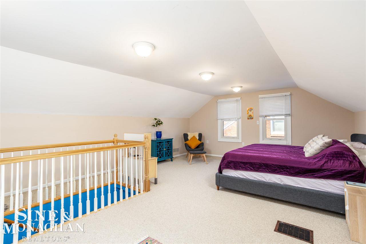 1977 Hawthorne Road Grosse Pointe, MI 48236 - Photo 17 of 36 50068880-16.JPG