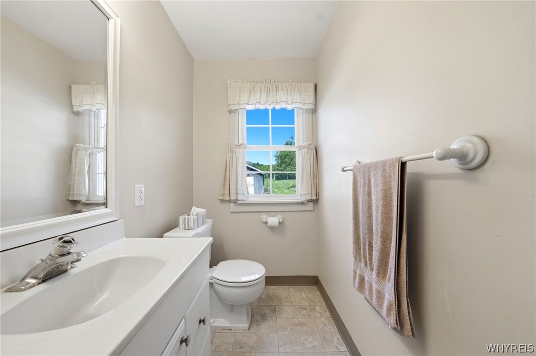 6467 Chestnut Ridge Road Orchard Park, NY 14127 - Photo 15 of 45 1st Floor half Bath