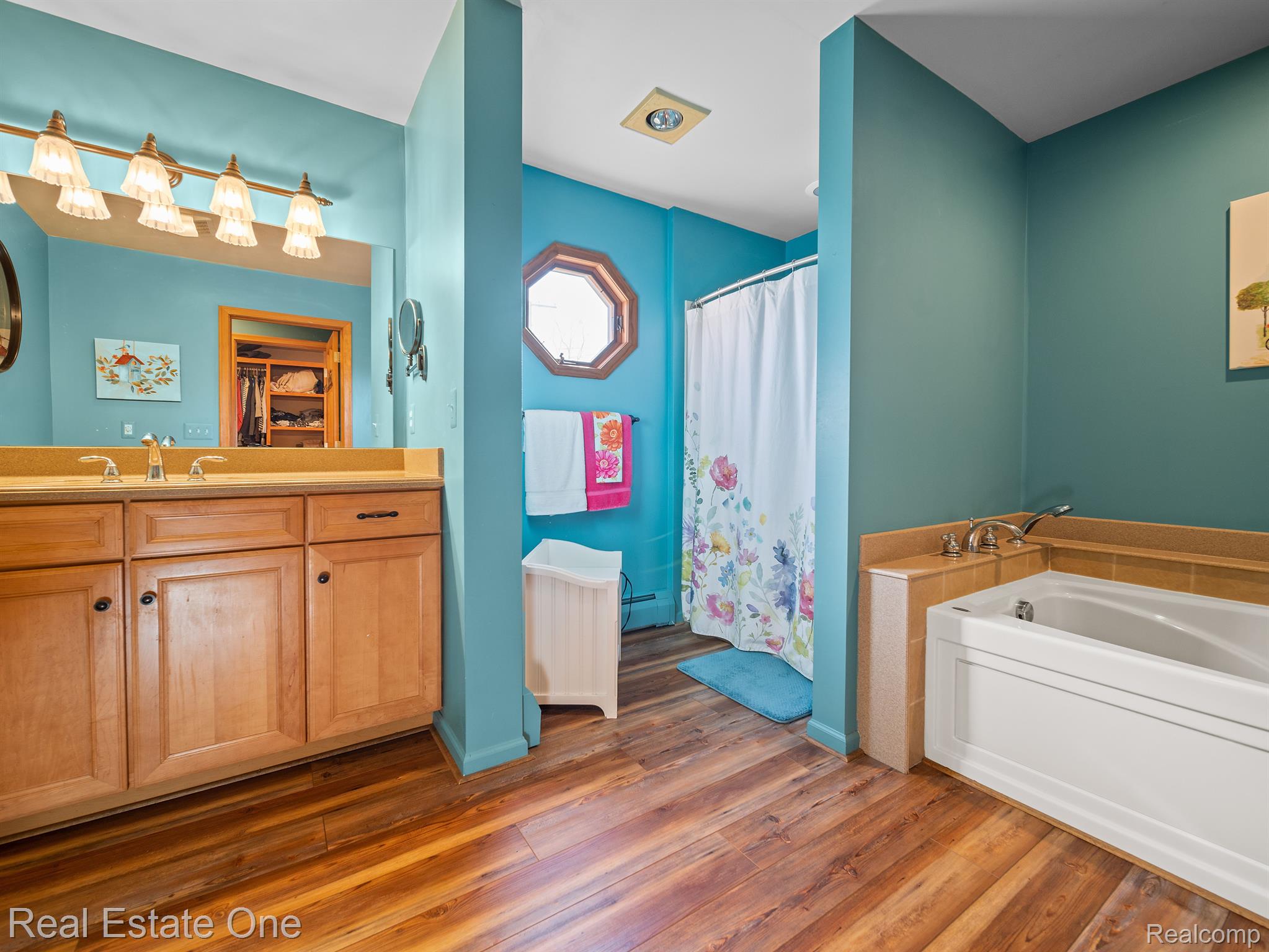 5888 Bullard Road Fenton, MI 48430 - Photo 21 of 41 Primary Bathroom