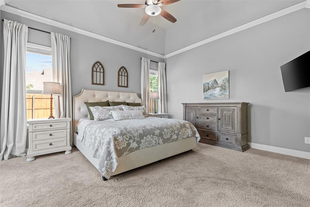 417 Prairie Run Aledo, TX 76008 - Photo 15 of 40 Primary bedroom is large, equipped with a sitting area.