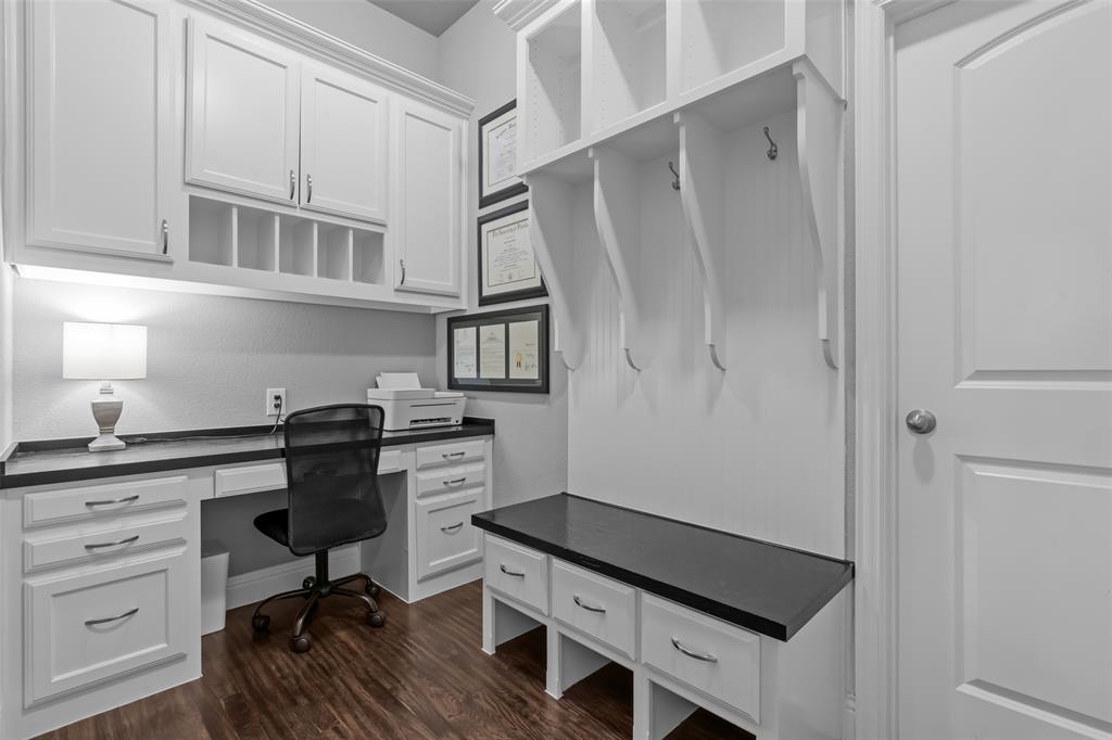 417 Prairie Run Aledo, TX 76008 - Photo 33 of 40 Mud room by garage also has a built-in desk.