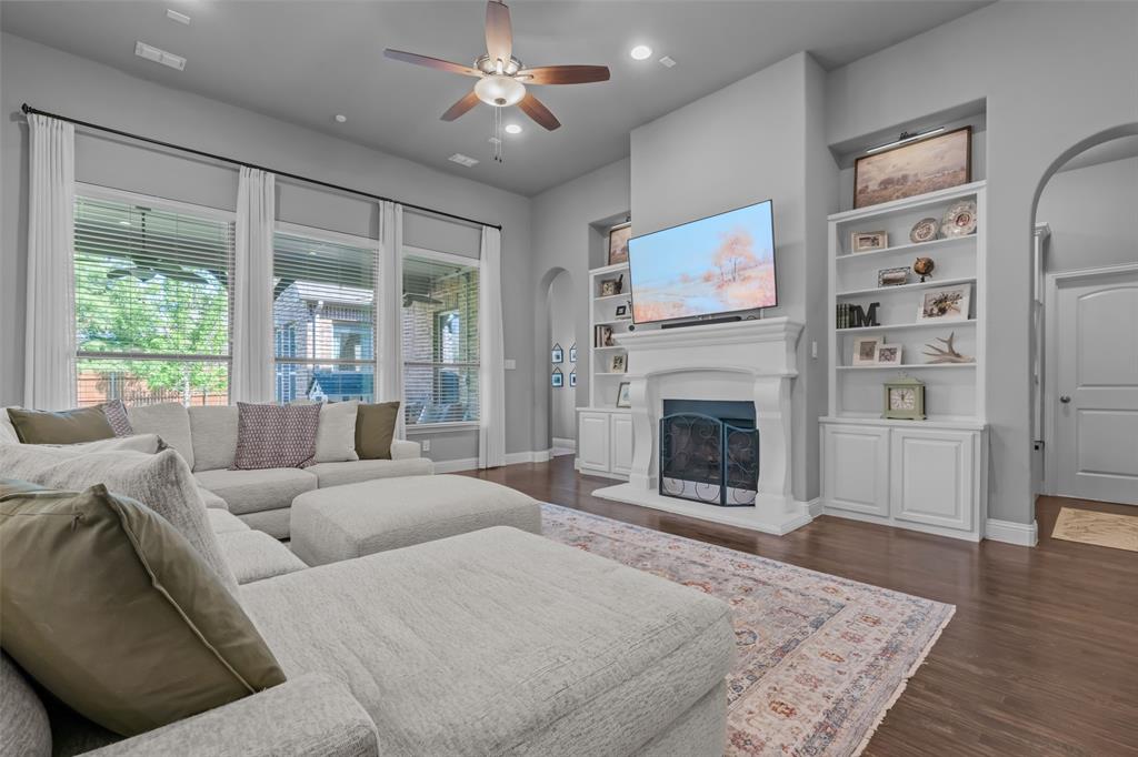 417 Prairie Run Aledo, TX 76008 - Photo 4 of 40 Living room has quaint built-ins.