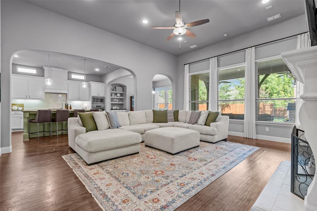 417 Prairie Run Aledo, TX 76008 - Photo 6 of 40 The open concept opens the kitchen to the living room.