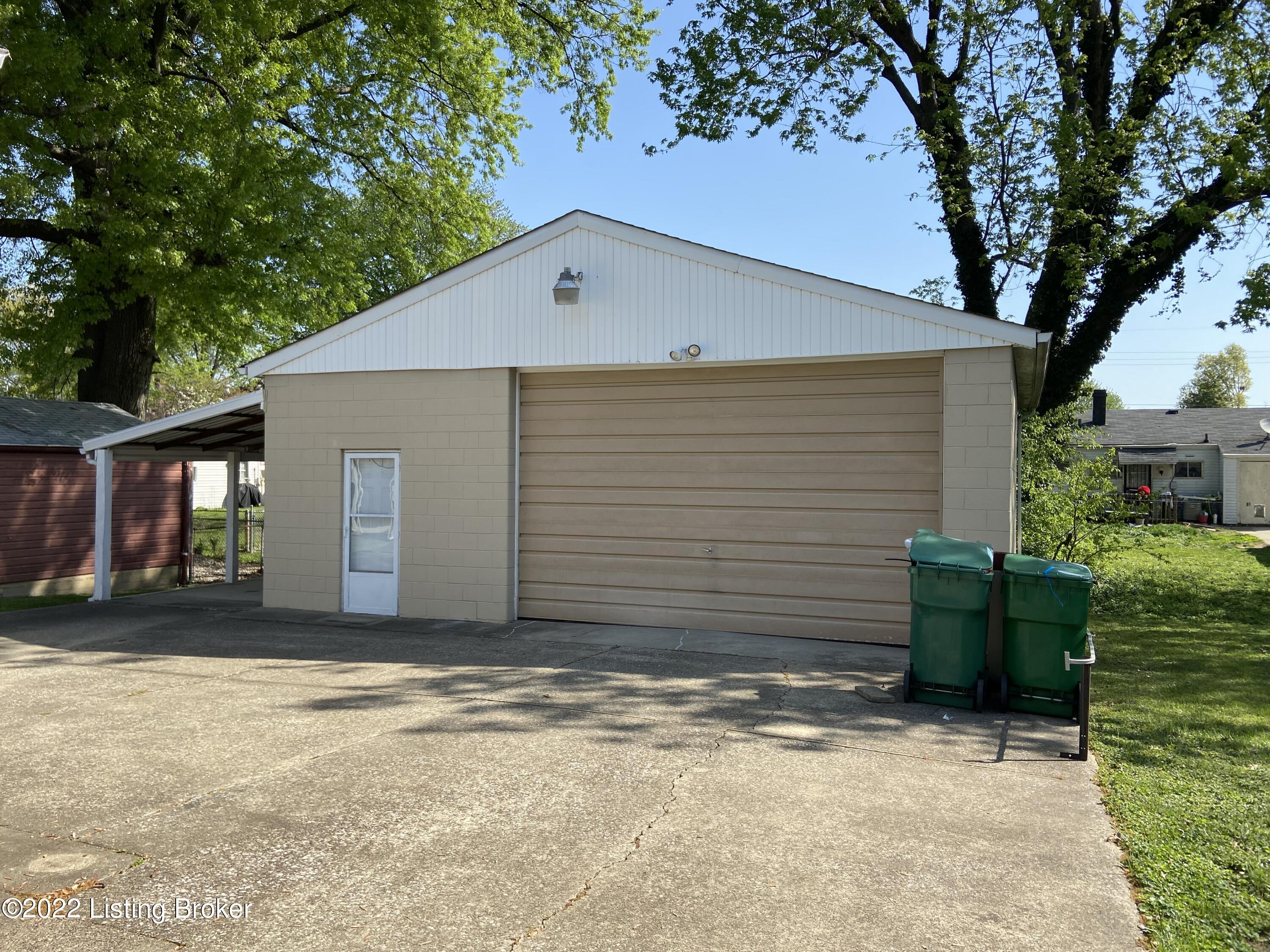 4823 Swallow Road Louisville, KY 40213 - Photo 8 of 19 Garage