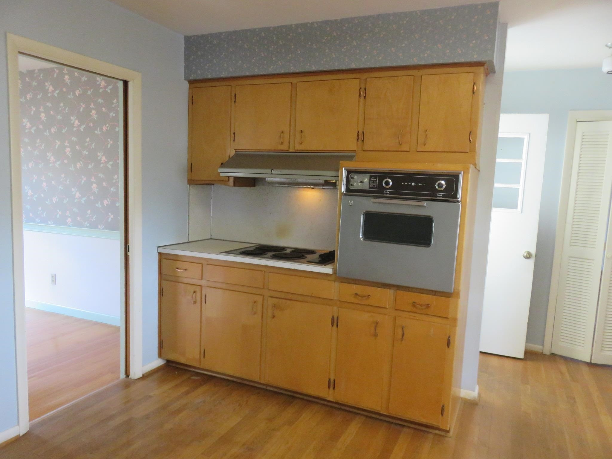 5804 Deblyn Avenue Raleigh, NC 27612 - Photo 15 of 31 Eatin Kitchen