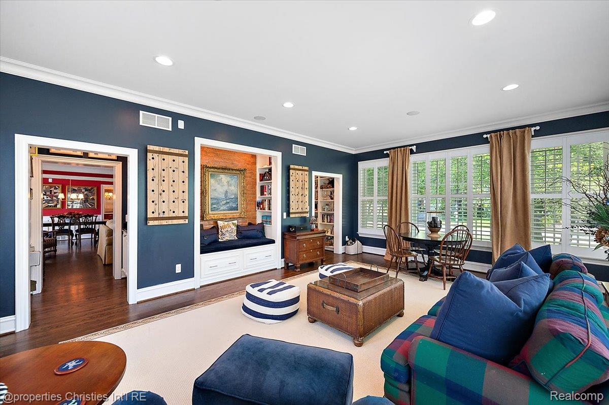 135 Clifton Road Bloomfield Hills, MI 48301 - Photo 15 of 77 Spacious living area featuring hardwood flooring, recessed lighting, and crown molding