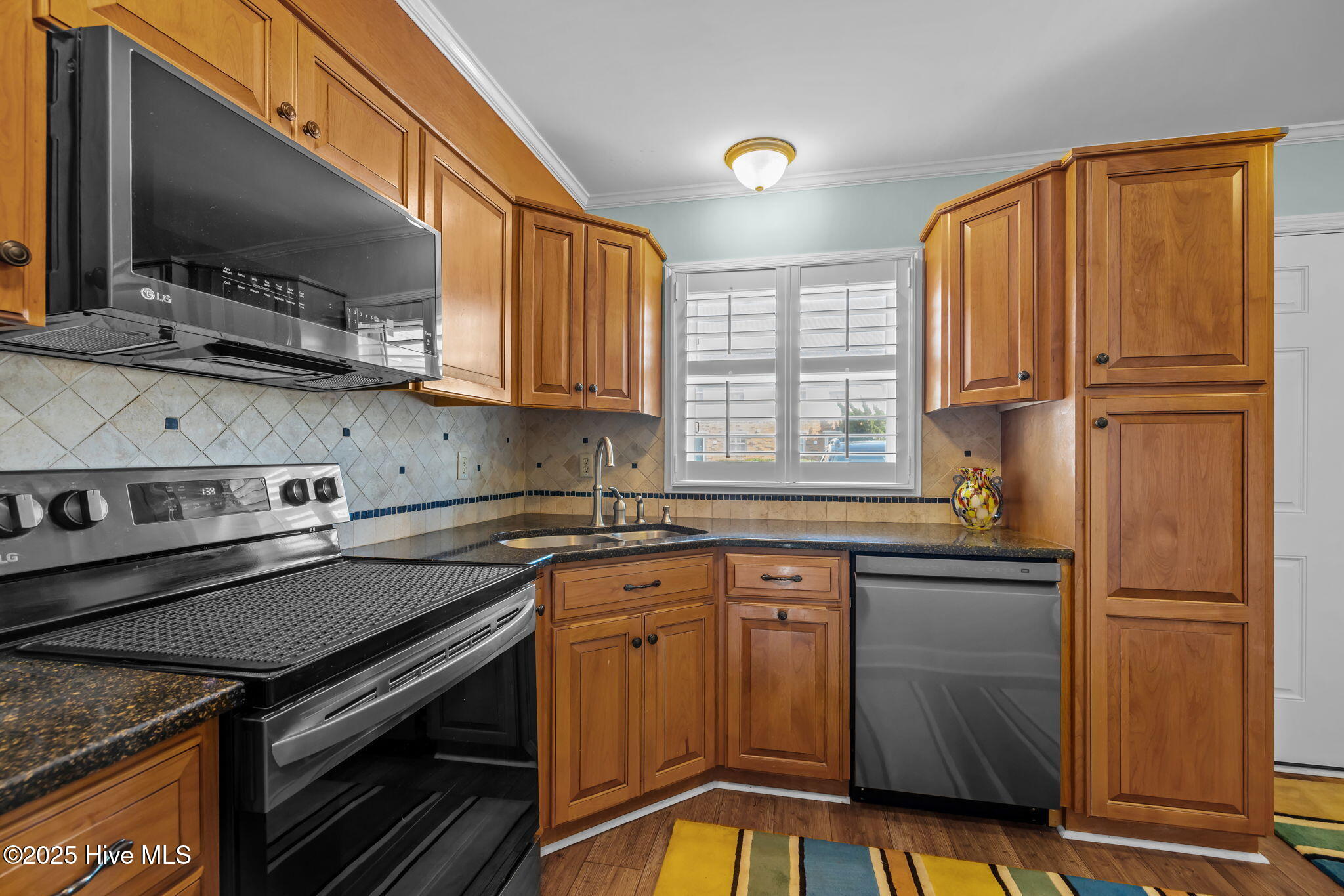 283 Salter Path Road, Unit 109 Pine Knoll Shores, NC 28512 - Photo 8 of 36 Kitchen