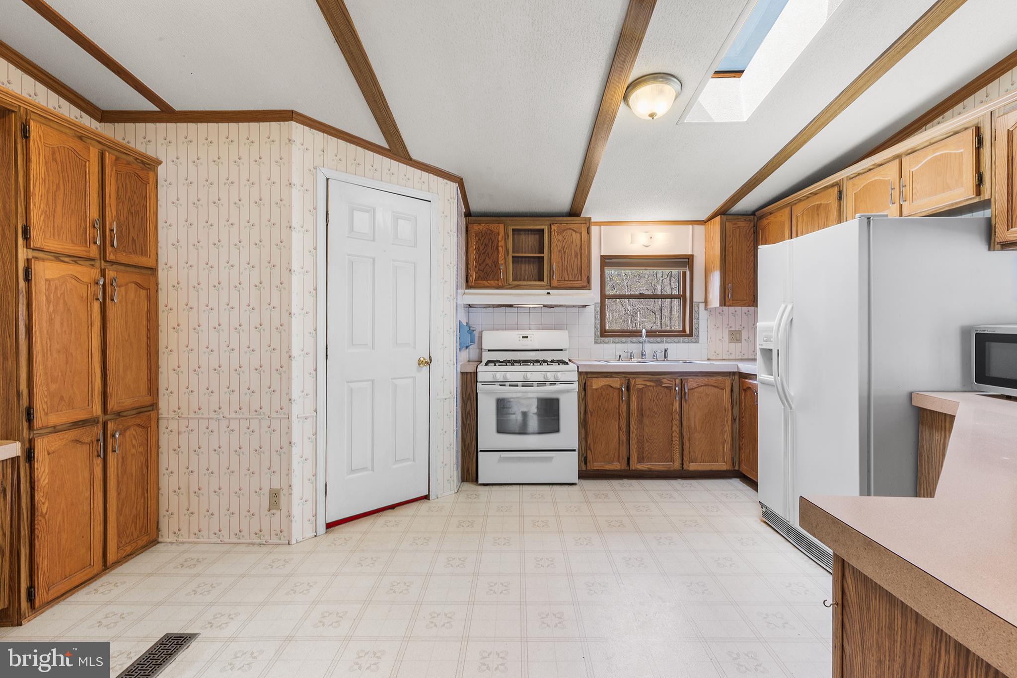 335 Weinsteiger Road Bechtelsville, PA 19505 - Photo 7 of 33