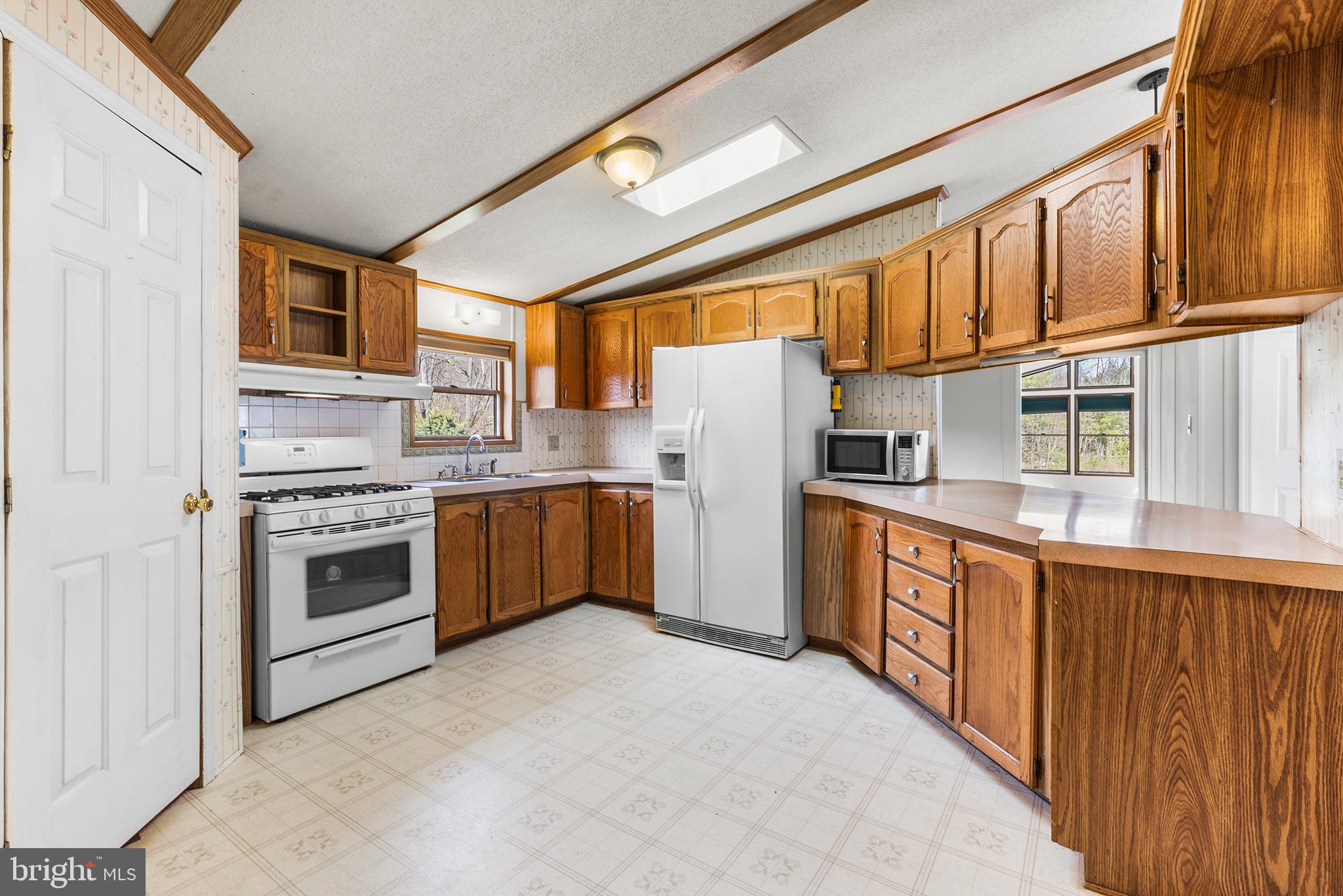 335 Weinsteiger Road Bechtelsville, PA 19505 - Photo 8 of 33