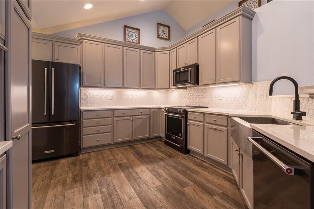 202 Spring Valley Drive Zelienople, PA 16063 - Photo 23 of 40
