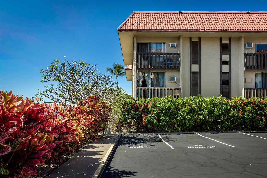 75-5873 Walua Road, Unit 212 Kailua-Kona, HI 96740 - Photo 17 of 17 front view of a house