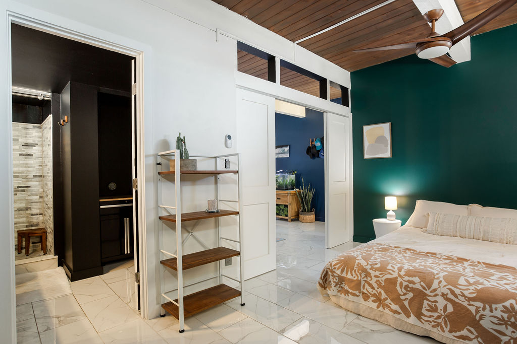 75-5873 Walua Road, Unit 212 Kailua-Kona, HI 96740 - Photo 10 of 17 a bedroom with a bed and a cabinets
