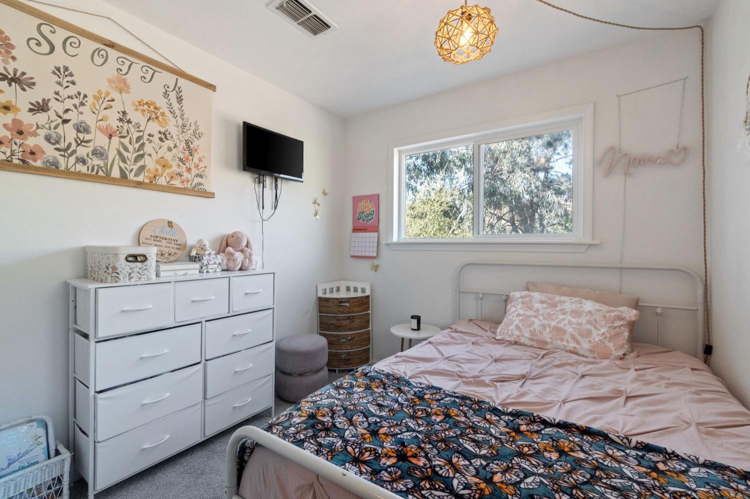 43299 Ranger Cir Drive Coarsegold, CA 93614 - Photo 24 of 44 a bedroom with a bed and a window