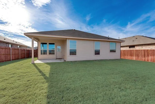 $2,100 | 1404 El Cerrito Lane, Cleburne, TX 76033