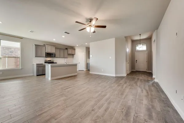 $2,100 | 1404 El Cerrito Lane, Cleburne, TX 76033