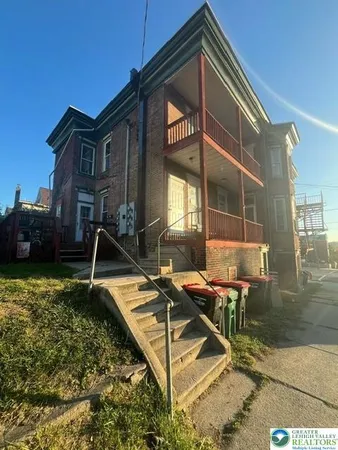 $900 | 220 Iron Street, Unit 2, Lehighton, PA 18235