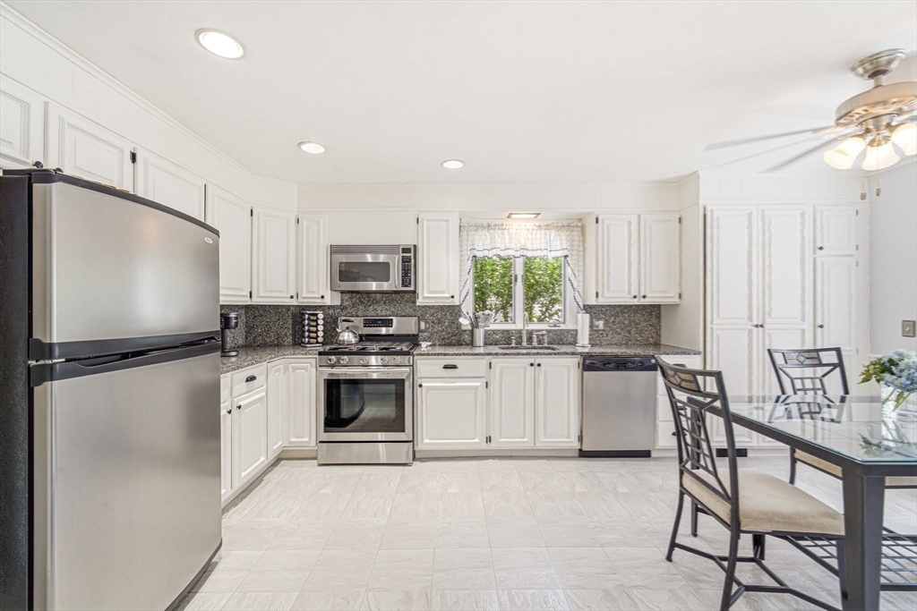 83 Grand Street Reading, MA 01867 - Photo 8 of 42