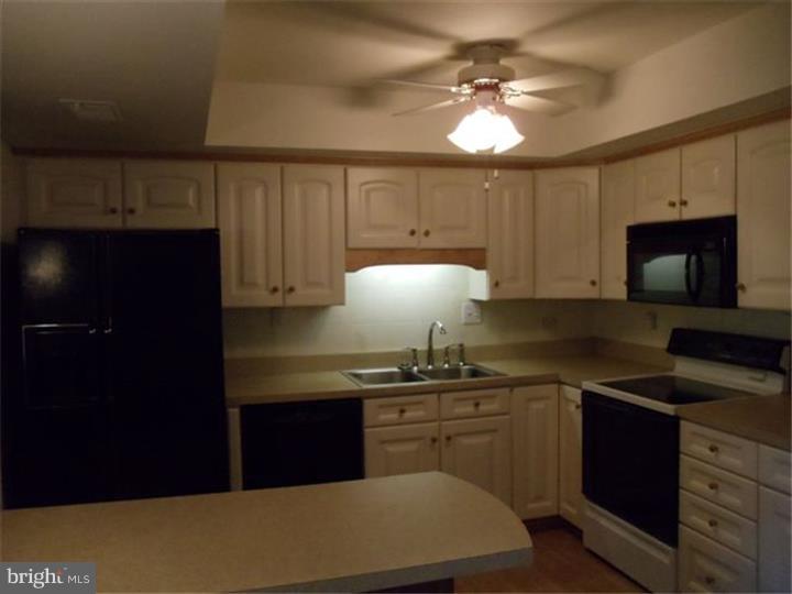 111 Stonegate Road Quakertown, PA 18951 - Photo 4 of 14 Kitchen