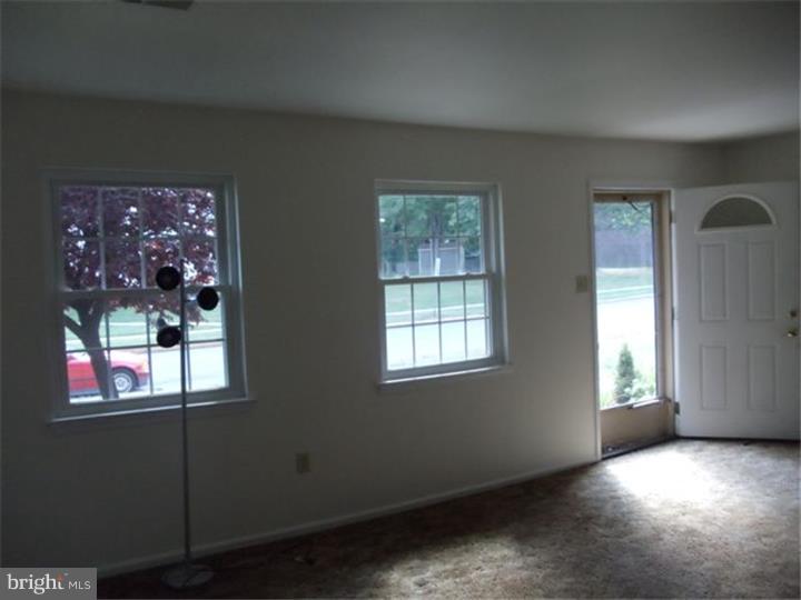 111 Stonegate Road Quakertown, PA 18951 - Photo 6 of 14 Living Room