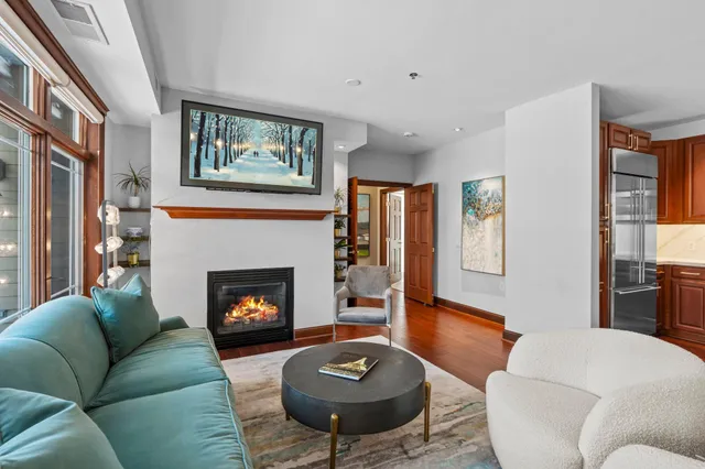 $525,000 | 408 Parkers Lake Road, Unit 107, Minnetonka, MN 55391