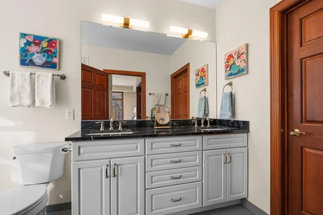 $525,000 | 408 Parkers Lake Road, Unit 107, Minnetonka, MN 55391