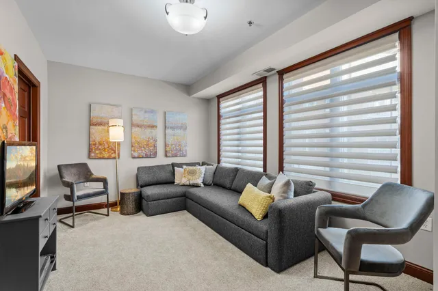 $525,000 | 408 Parkers Lake Road, Unit 107, Minnetonka, MN 55391