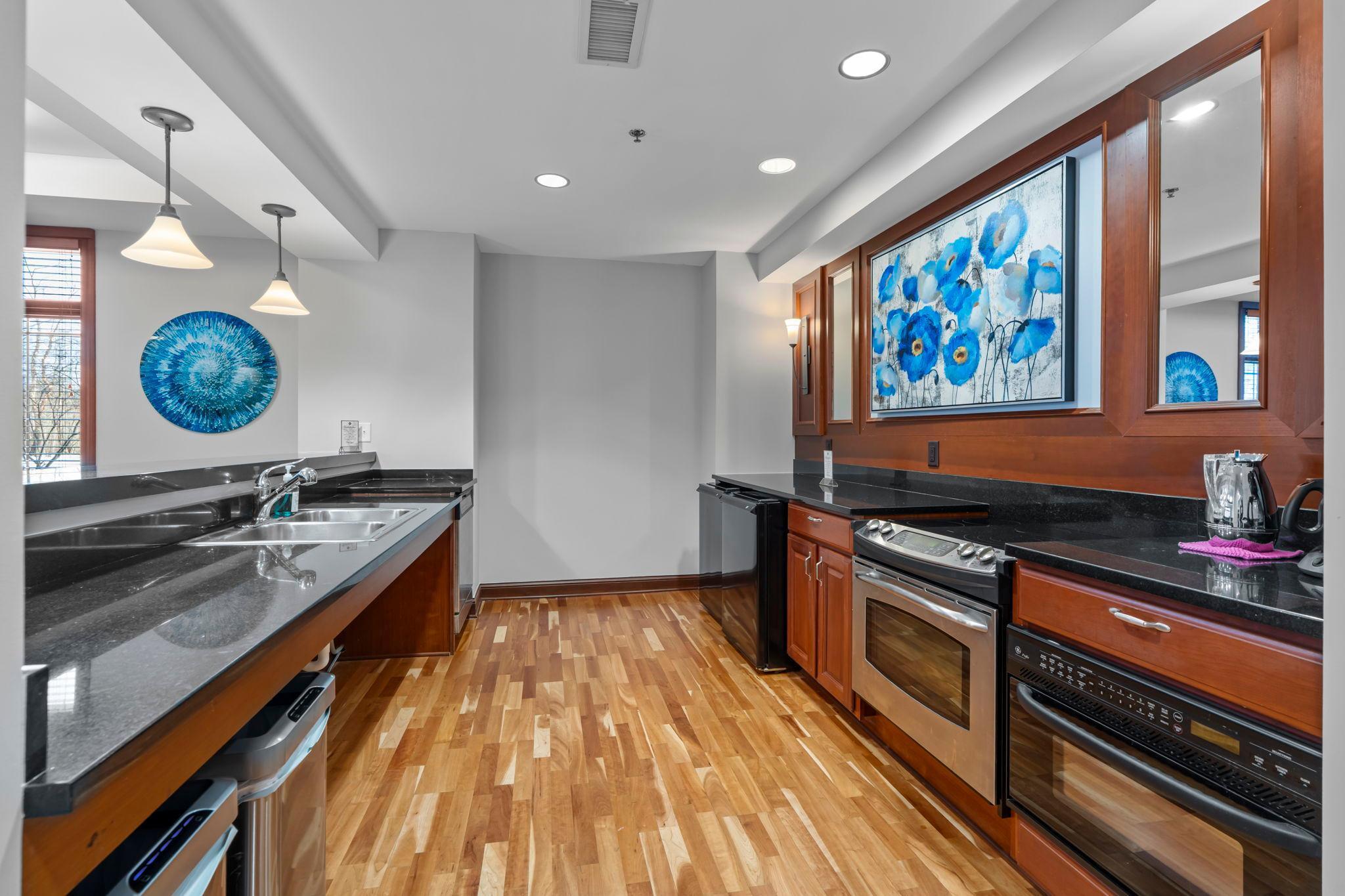 408 Parkers Lake Road, Unit 107 Minnetonka, MN 55391 - Photo 49 of 76