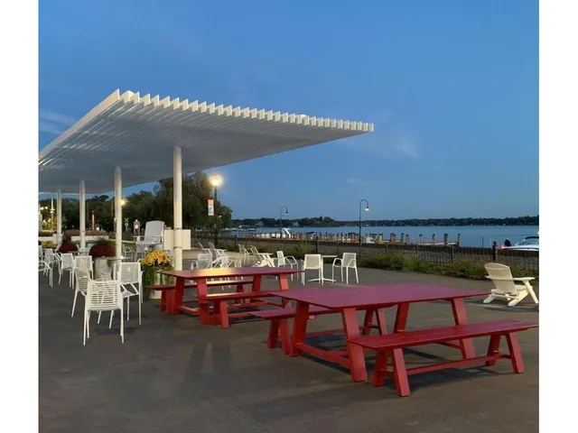 $525,000 | 408 Parkers Lake Road, Unit 107, Minnetonka, MN 55391