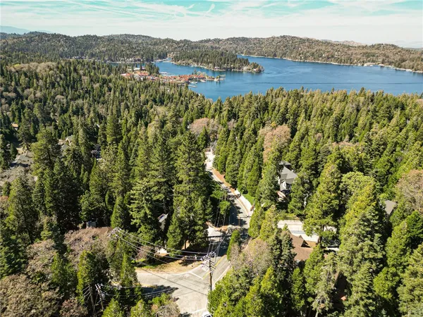 $825,000 | 434 Klamath Drive, Lake Arrowhead, CA 92352