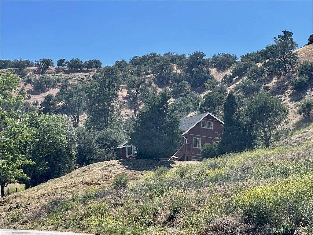 808 Circle Lebec, CA 93243 - Photo 9 of 42 Surrounded by rolling hills