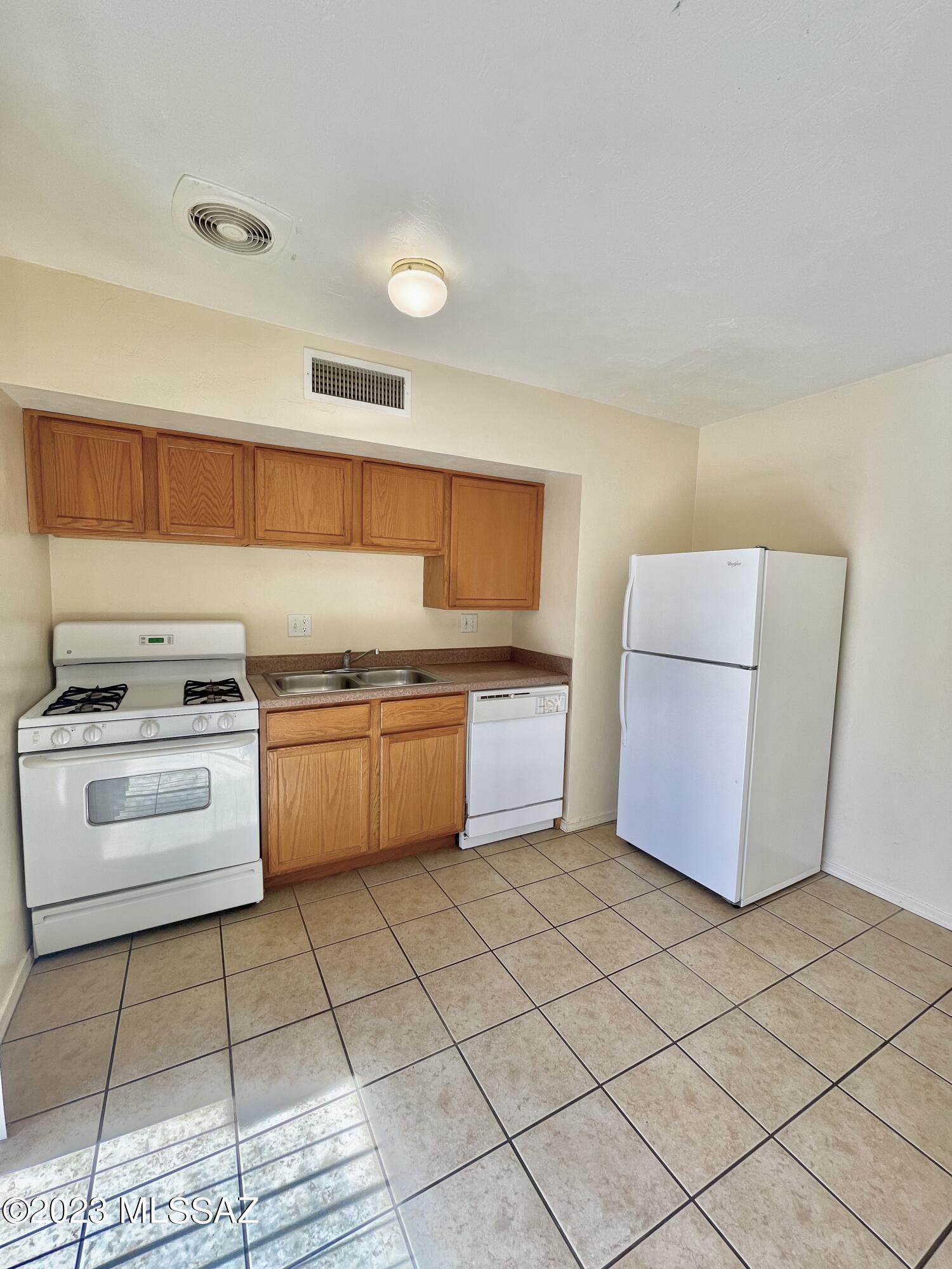 350 North Silverbell Road, Unit 190 Tucson, AZ 85745 - Photo 2 of 18