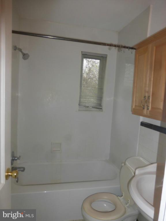11805 Judson Road Silver Spring, MD 20902 - Photo 11 of 21 Bath