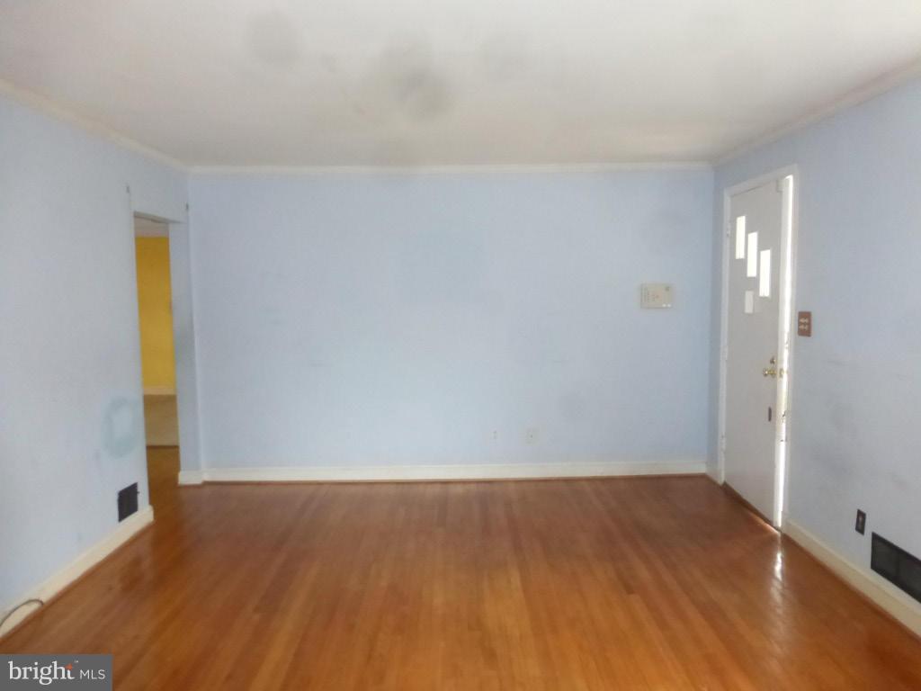11805 Judson Road Silver Spring, MD 20902 - Photo 5 of 21 Living Room