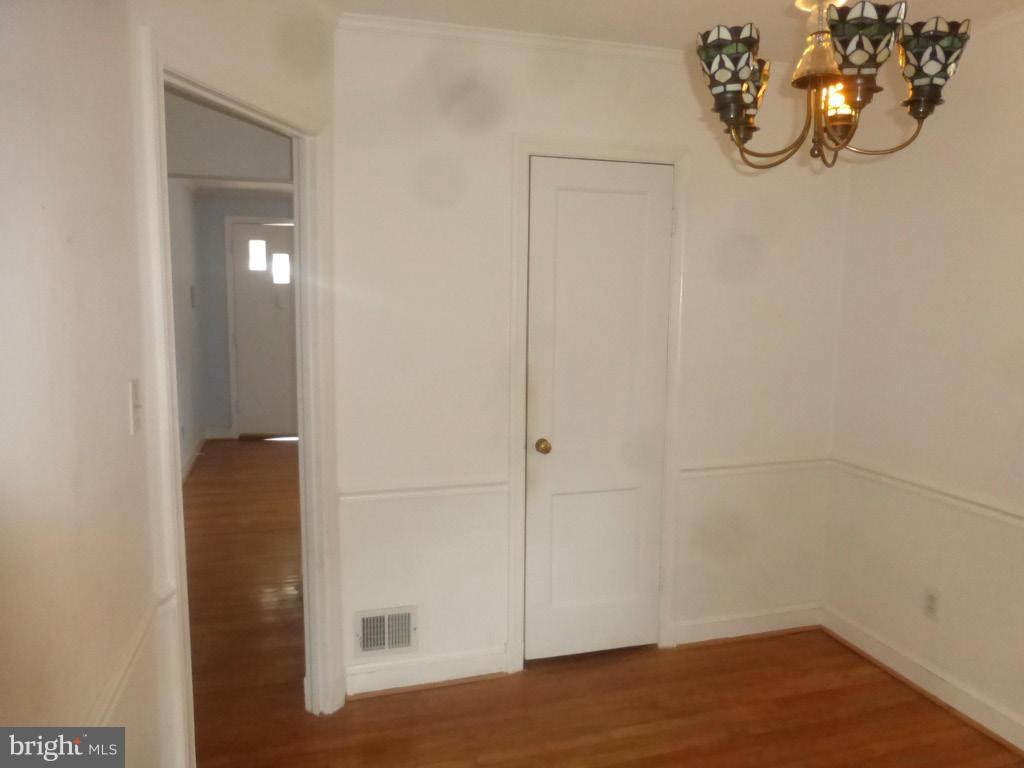 11805 Judson Road Silver Spring, MD 20902 - Photo 10 of 21 Dining Room