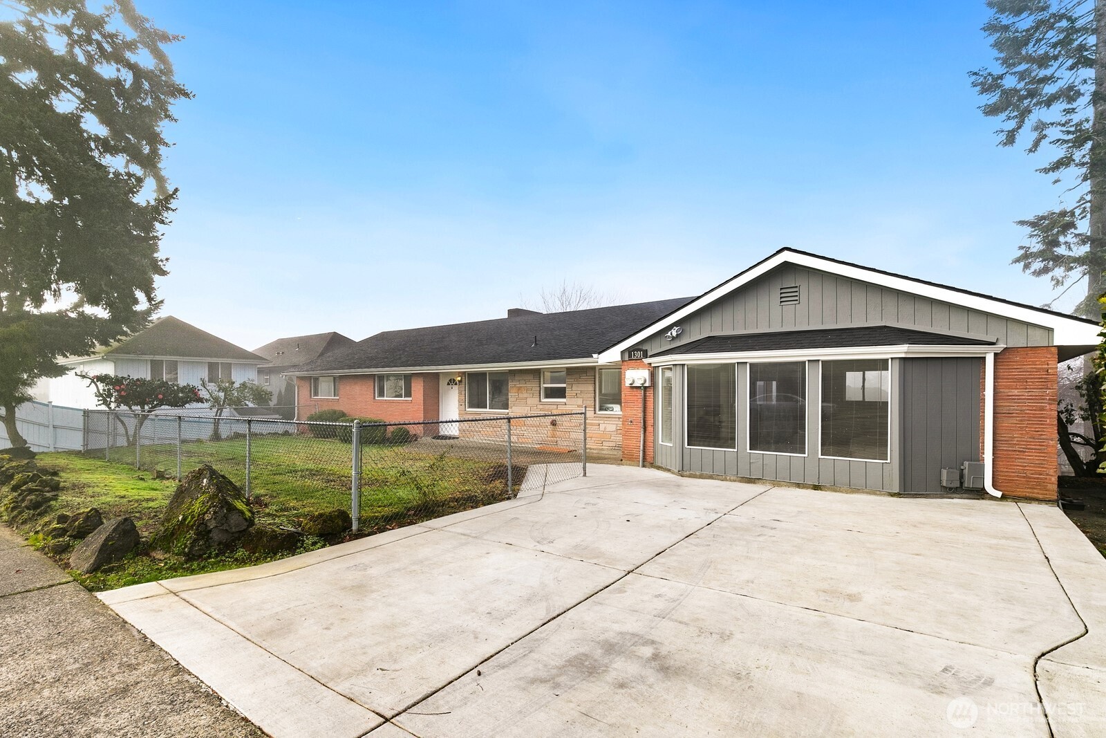 1301 Edmonds Avenue Northeast Renton, WA 98056 - Photo 3 of 40