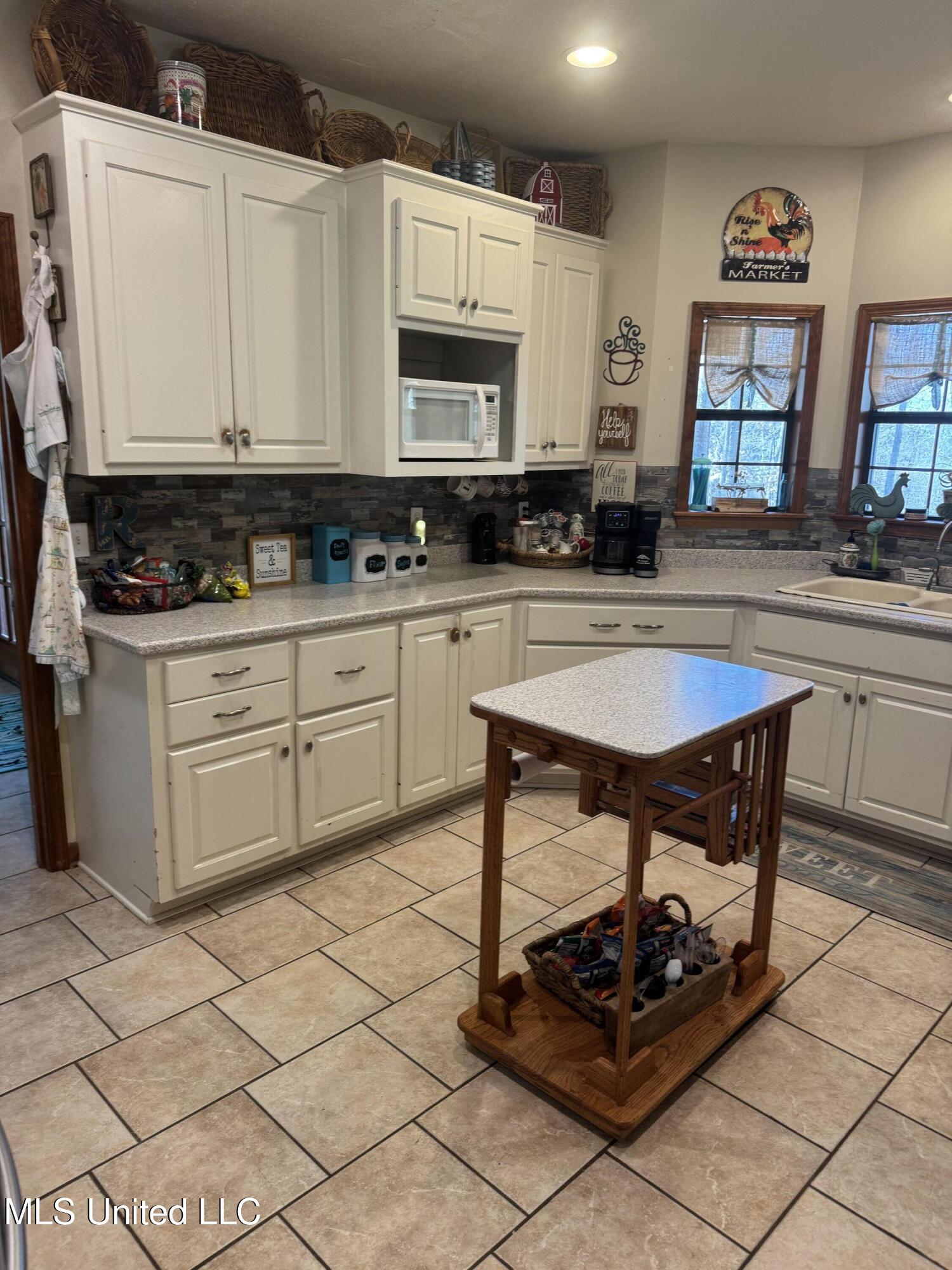 642 Columbine Lane Southwest Brookhaven, MS 39601 - Photo 4 of 33 IMG_7571