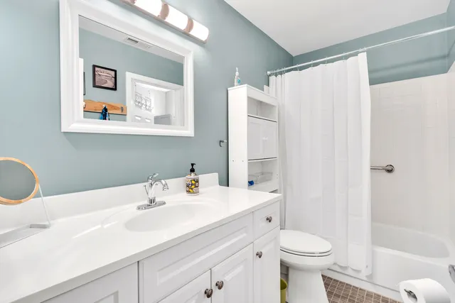 $245,000 | 759 Sterling Court, Unit A2, Bartlett, IL 60103