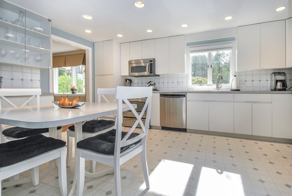 24 Hollow Ridge Road Needham, MA 02494 - Photo 4 of 16 Gallery Image 4
