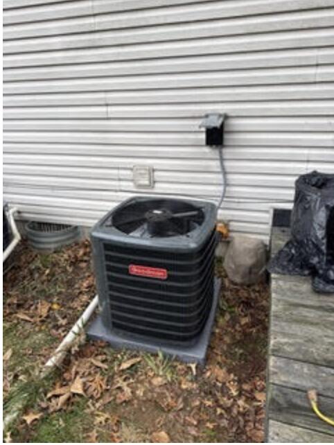 682 Dearborn Road, Unit A Valparaiso, IN 46385 - Photo 21 of 23 a bathroom with a sink and a window