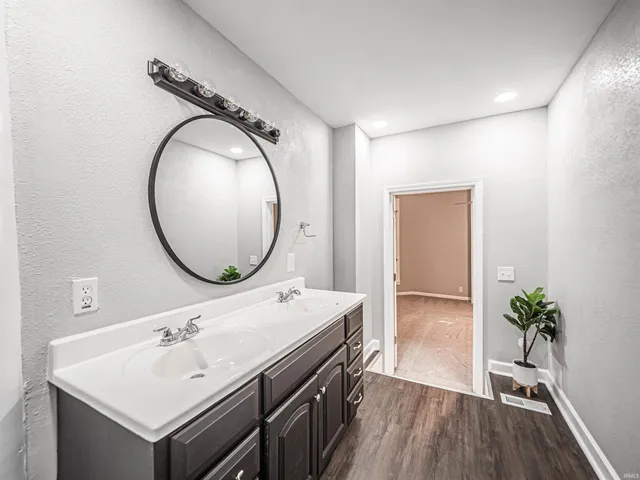 $289,900 | 630 East Water Street, Mount Vernon, IN 47620