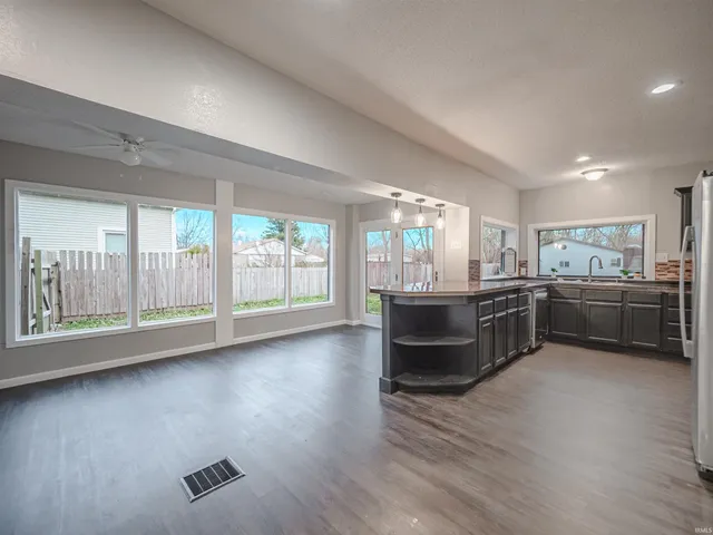 $289,900 | 630 East Water Street, Mount Vernon, IN 47620